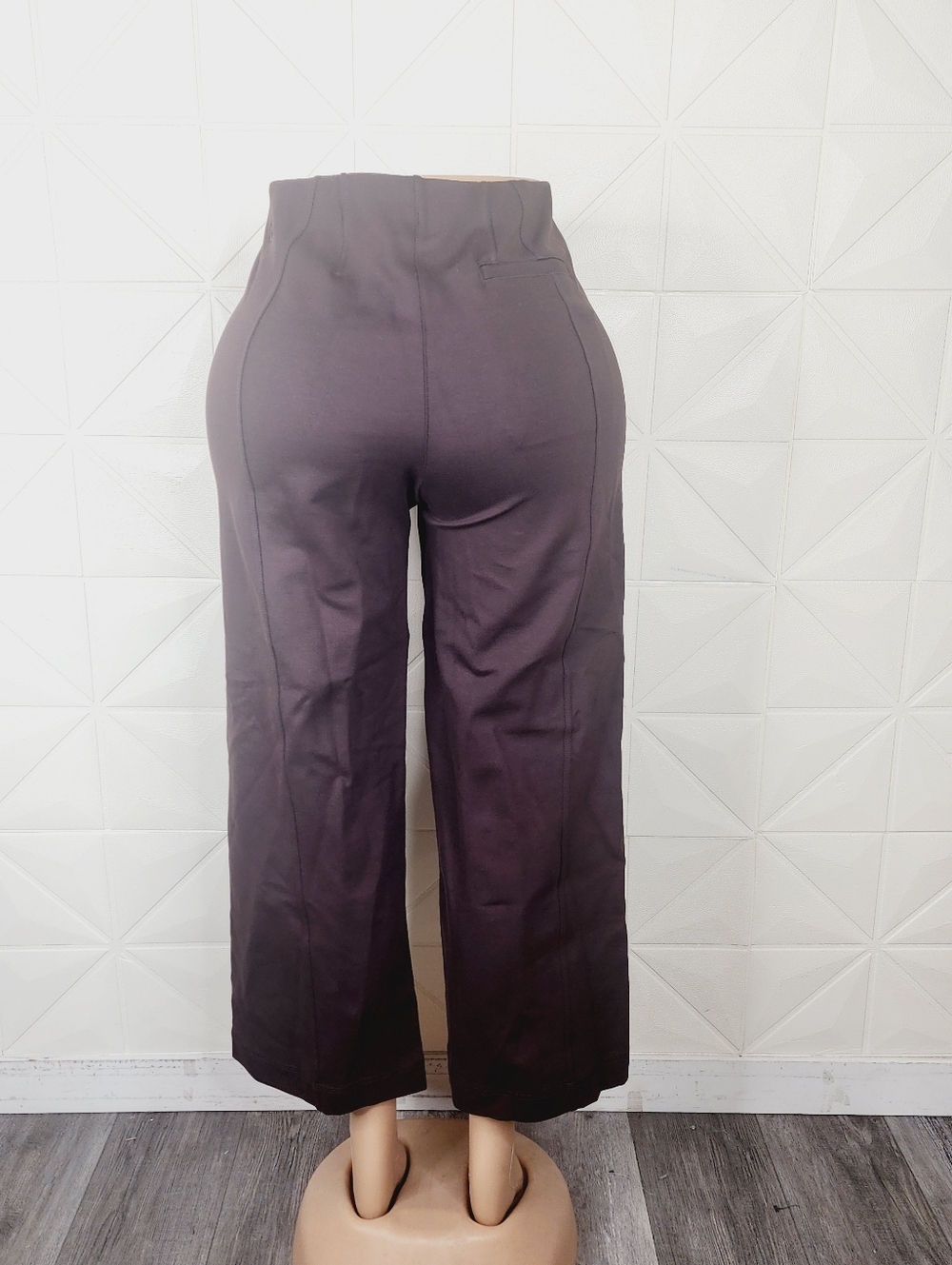 Lululemon M Stretch Knit
Straight-Leg Pull-On Pant in Brown - Picture 6 of 8